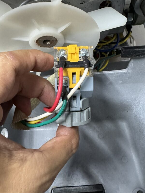 Cách lắp công tắc máy cưa xương J210 21 Cách lắp công tắc máy cưa xương J210